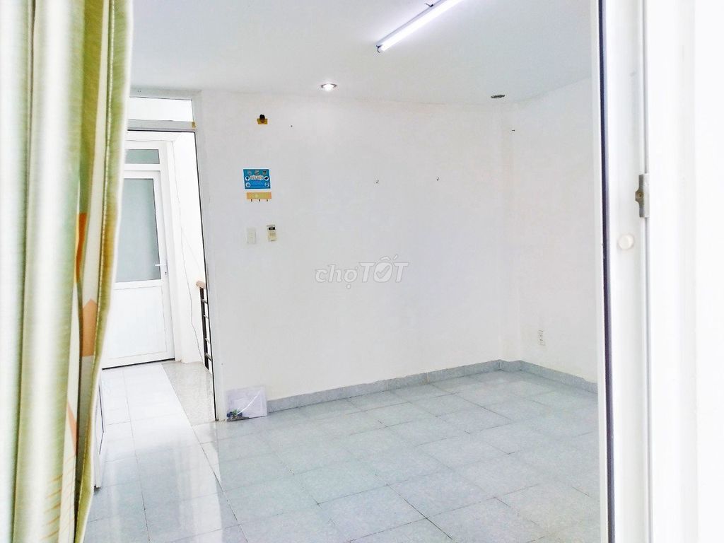 Khu Tân Quy Q7- Phòng có máy lạnh, ban công riêng, cửa sổ cực thoáng