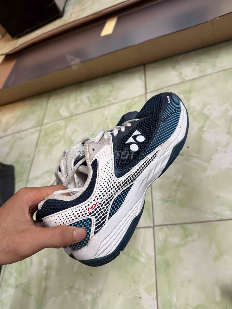 Giày cầu lông Yonex HY Ultra size 42. Mua bán Giày dép tại Quận Sơn Trà Đà Nẵng được đăng bởi Nguyễn Thành Đạt hình 1