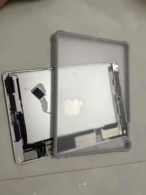 air2 hư màn tặng ốp mới. Mua bán Máy tính bảng tại Thành phố Thủ Đức Tp Hồ Chí Minh được đăng bởi quang