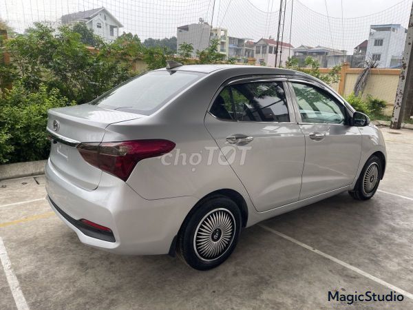 Hyundai i10 Grand 2018 1.2 MT Base Серебристый