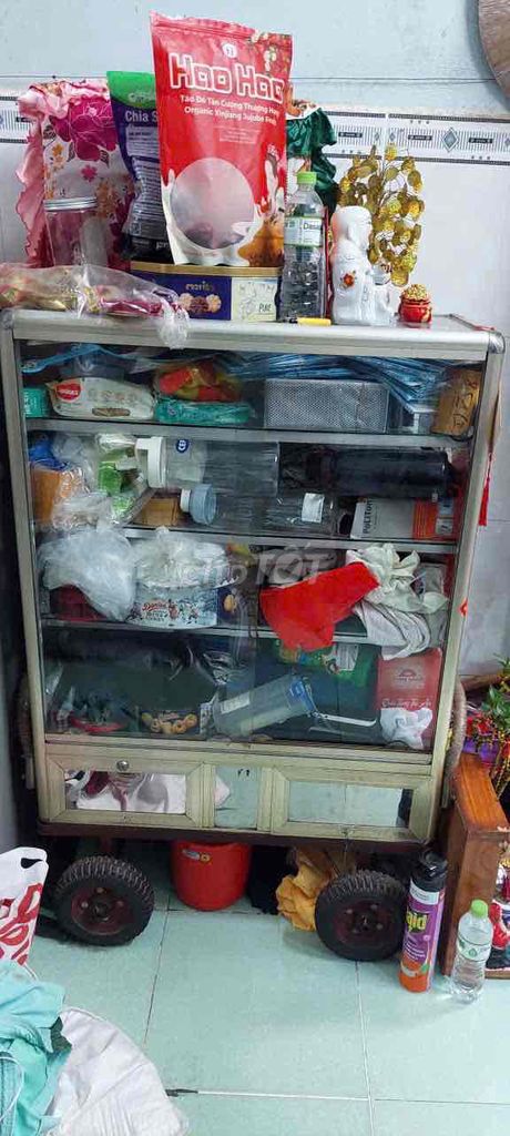 Tủ kính Kim loại Có bánh xe. Mua bán Tủ, kệ gia đình tại Quận Bình Tân Tp Hồ Chí Minh được đăng bởi Hoa Lý Nguyen hình 1