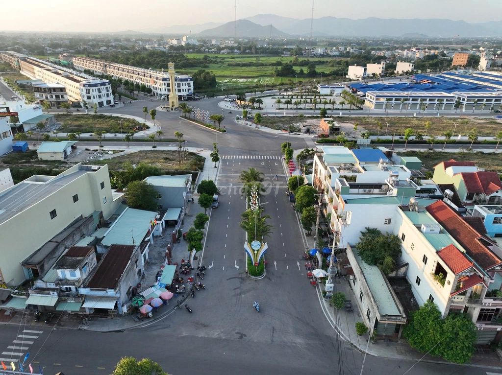 Cần sang lô lk 25, khu chợ mới an nhơn, sổ sẵn, công chứng ngay! Cần sang lô lk 25, khu chợ mới an nhơn, sổ sẵn, công chứng ngay!