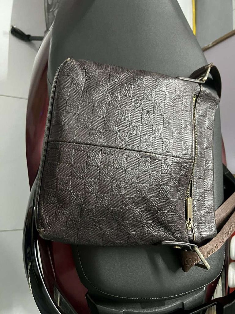 Túi đeo chéo Louis Vuitton Da Nâu Unisex còn mới. Mua bán Túi xách tại Quận Cái Răng Cần Thơ được đăng bởi NgNg hình 1