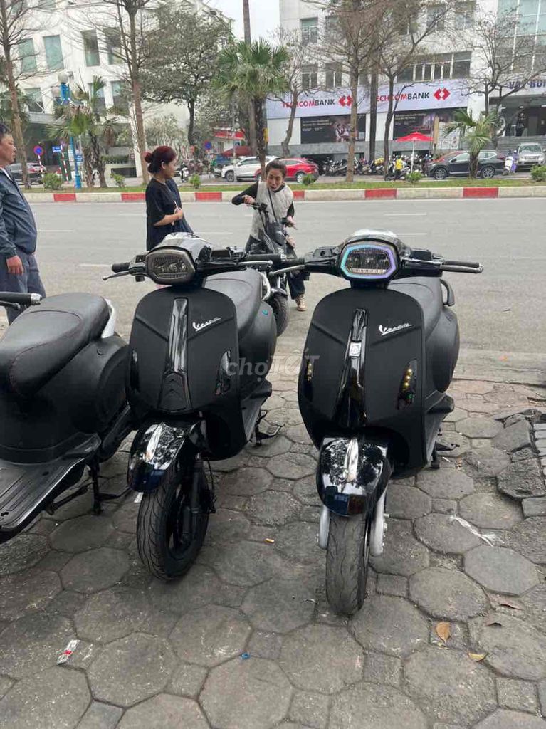 Xe điện Vespa đen nhám đèn vuông đầy đủ giấy tờ. Mua bán Xe điện tại Quận Cầu Giấy Hà Nội được đăng bởi Xe Điện Uy Tín  hình 5
