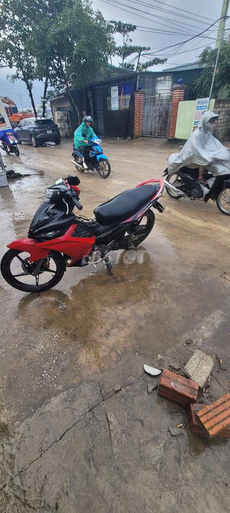 Yamaha Exciter Đỏ đen. Mua bán Xe máy tại Thị xã Hoàng Mai Nghệ An được đăng bởi phung van thanh hình 2