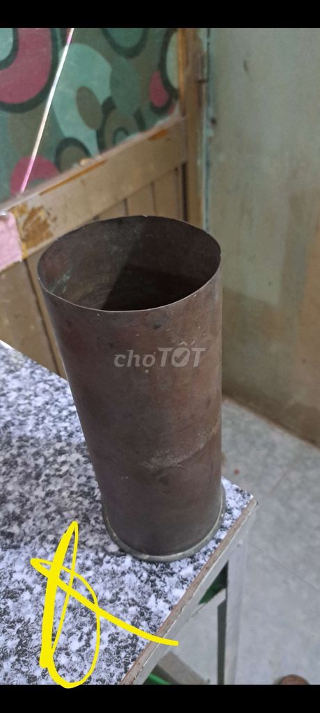 1 cái vỏ 105mm cao 28cm năm 1945 bằng đồng