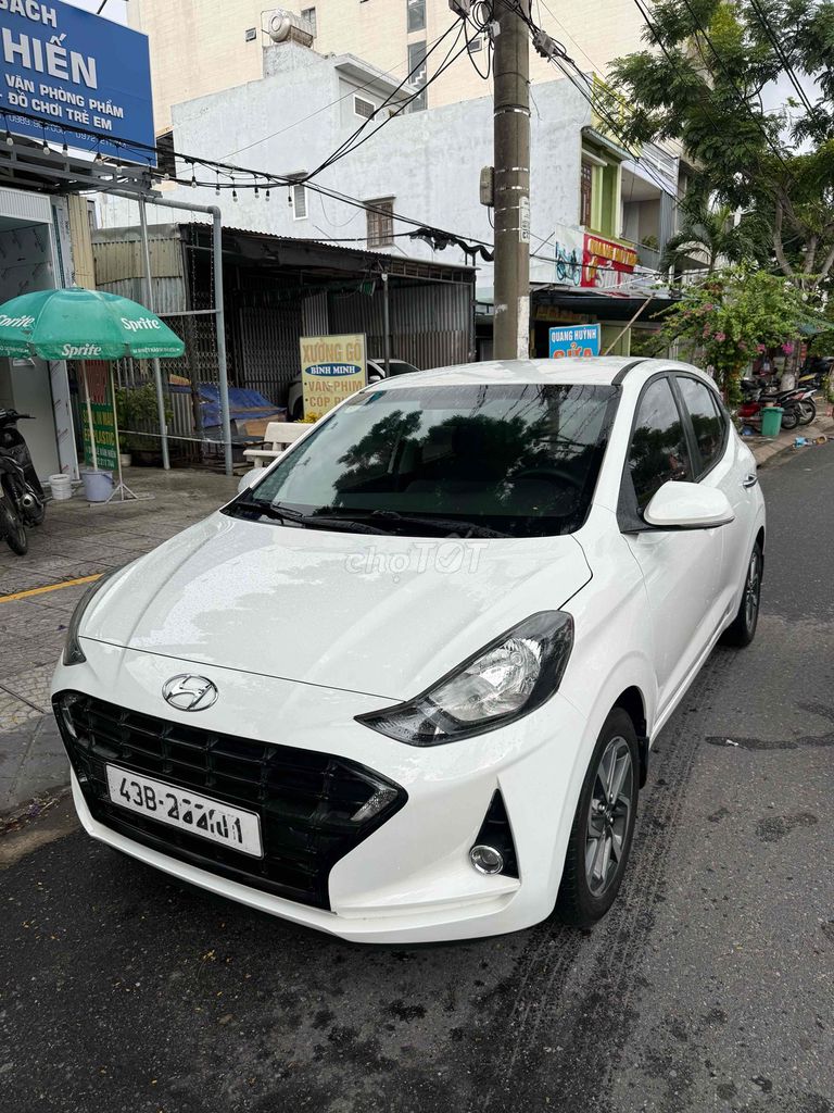 Hyundai Grand i10 2022 1.2 AT Хэтчбек Белый
