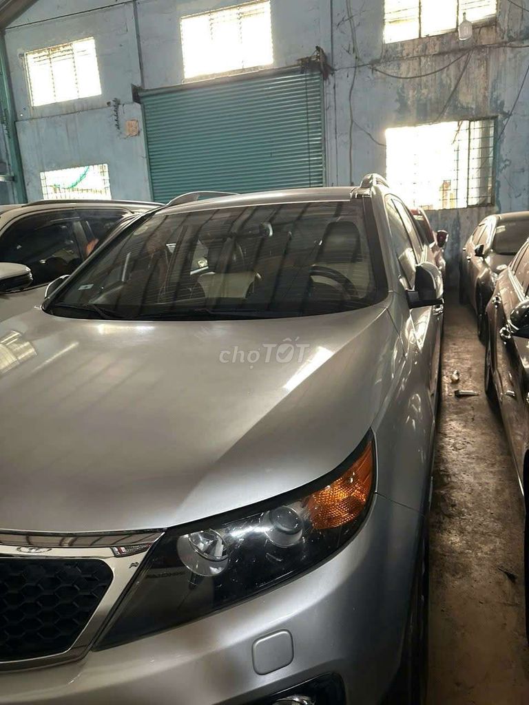 Kia Sorento 2010 2-осный серебристый бензиновый автомат