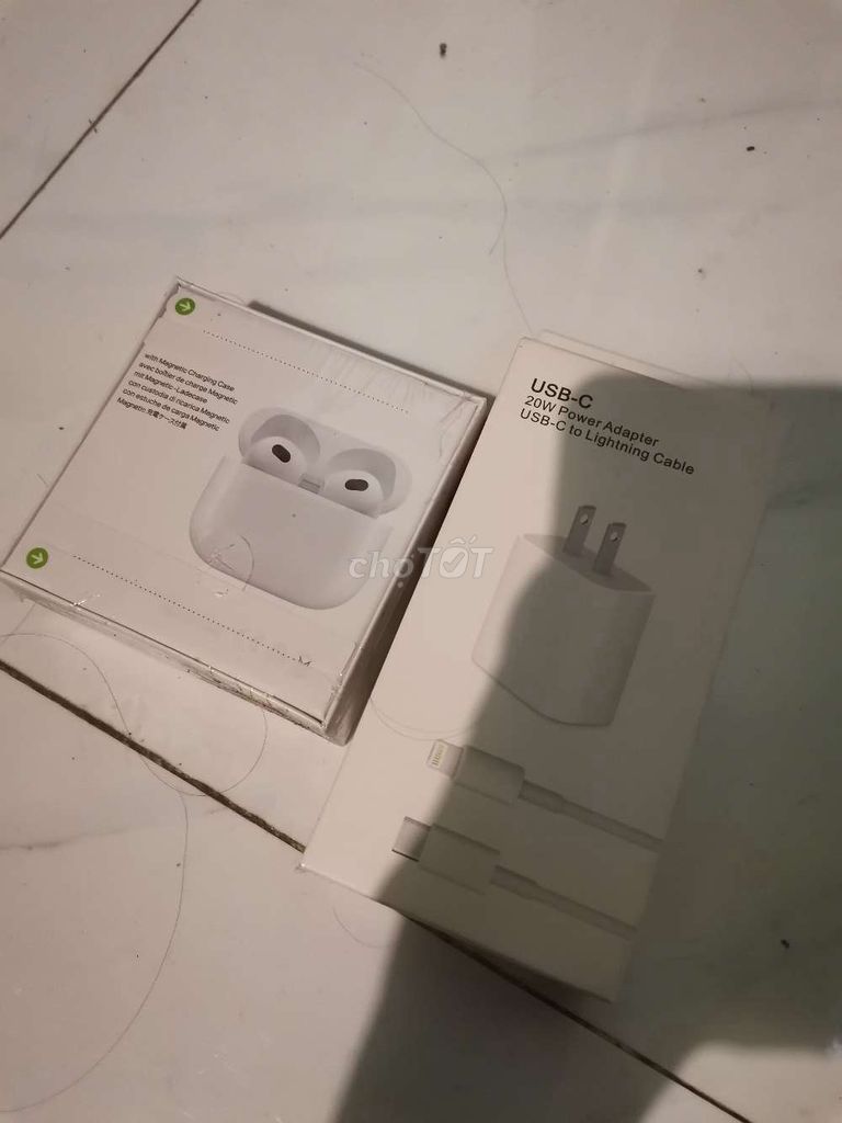 Tai nghe Apple AirPods Trắng Nguyên seal. Mua bán Tivi, Âm thanh tại Huyện Chơn Thành Bình Phước được đăng bởi Hoàng Văn tùng hình 1