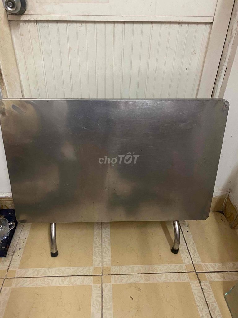 Dư một cái bàn Inox thanh lý giá rẻ