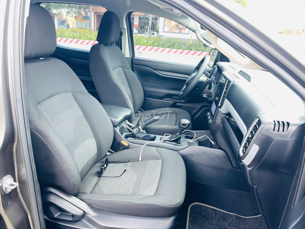Ford Ranger Nextgen 2023 4x2 AT - 64300km. Mua bán Ô tô tại Quận 3 Tp Hồ Chí Minh được đăng bởi Trần Hoàng Long hình 4