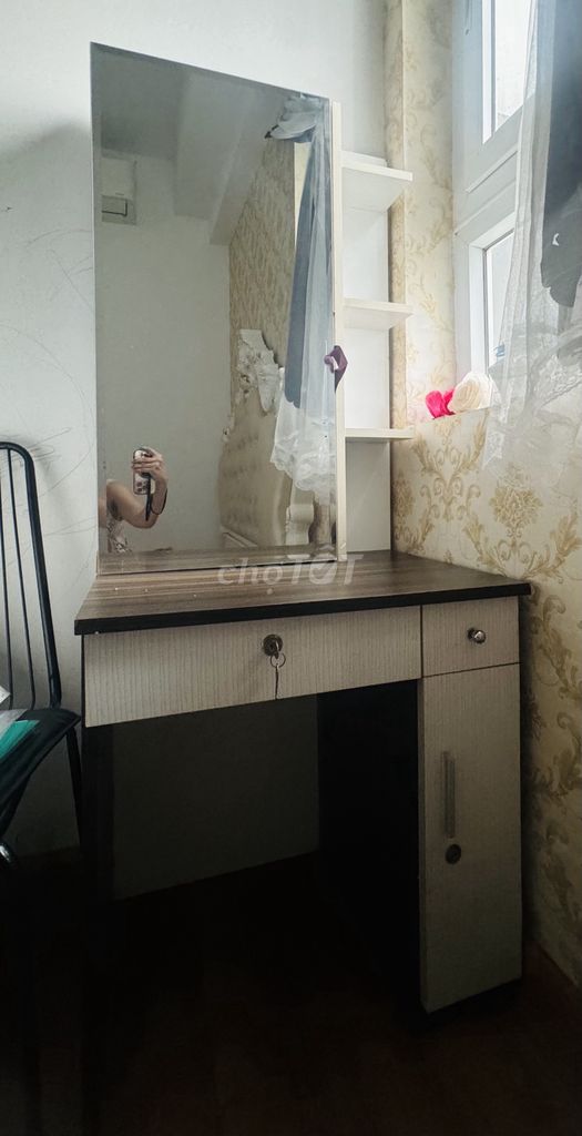 Thanh lý BÀN TRANG ĐIỂM kèm GHẾ NGỒI