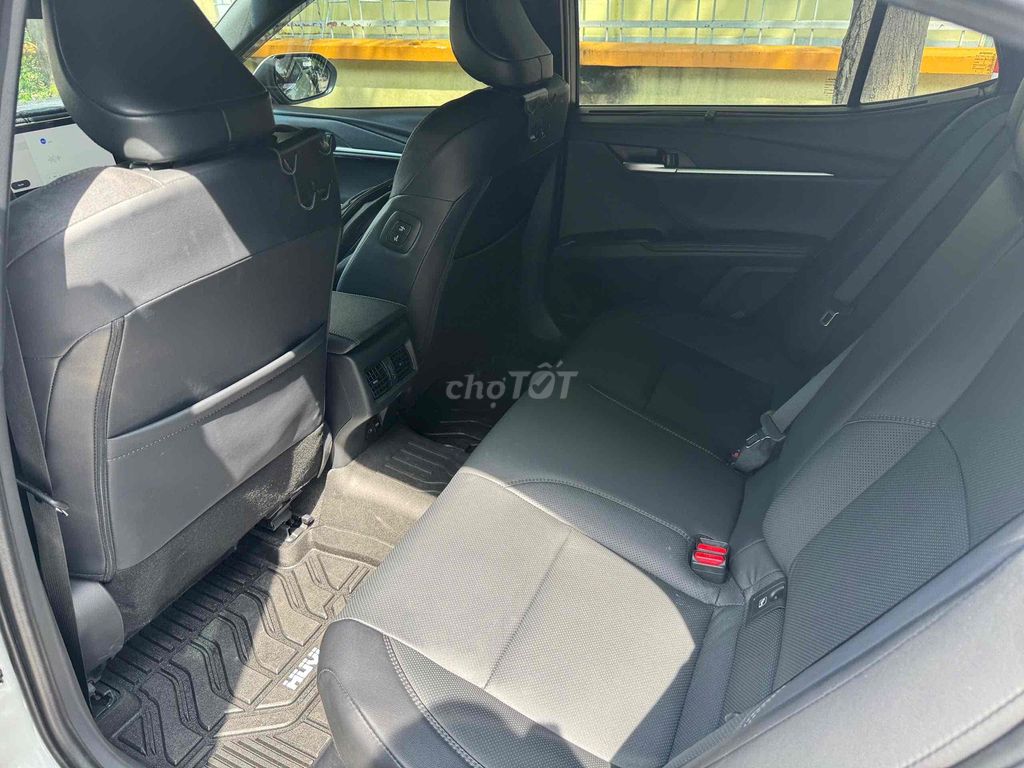 Toyota Camry 2025 2.5HV (Hybrid) - 8000 km. Mua bán Ô tô tại Thành phố Biên Hòa Đồng Nai được đăng bởi Phạm Đức hình 6