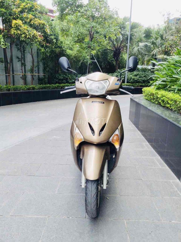 Honda Lead 110, золотистый, пробег 30 тыс. км, в отличном состоянии