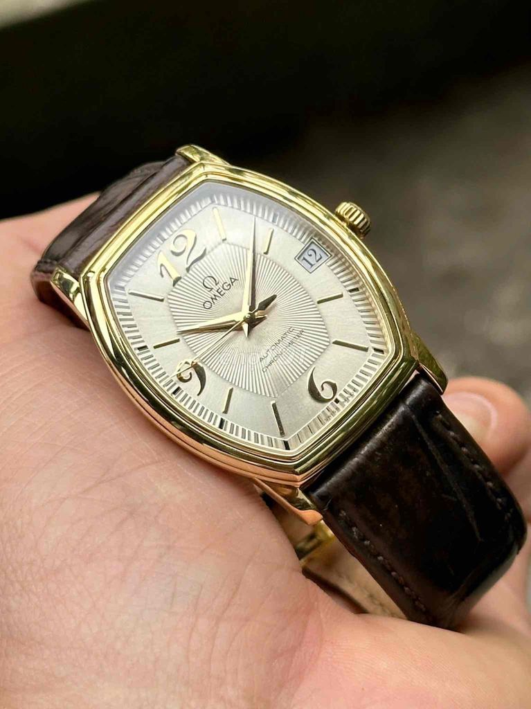 Omega Tank vàng khối 18K siêu hiếm