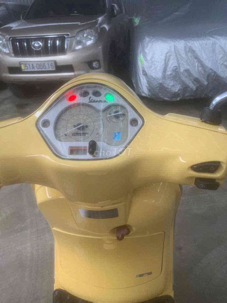 Piaggio Vespa LX 125 3V ie 2014 Vàng 9500km. Mua bán Xe máy tại Quận Tân Phú Tp Hồ Chí Minh được đăng bởi nguyên xuan thinh hình 4