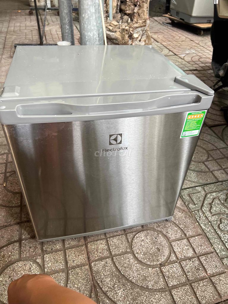 Tủ lạnh Electrolux EUM0500SB 50L Mới. Mua bán Tủ lạnh tại Thành phố Dĩ An Bình Dương được đăng bởi Đinh Thành hình 1