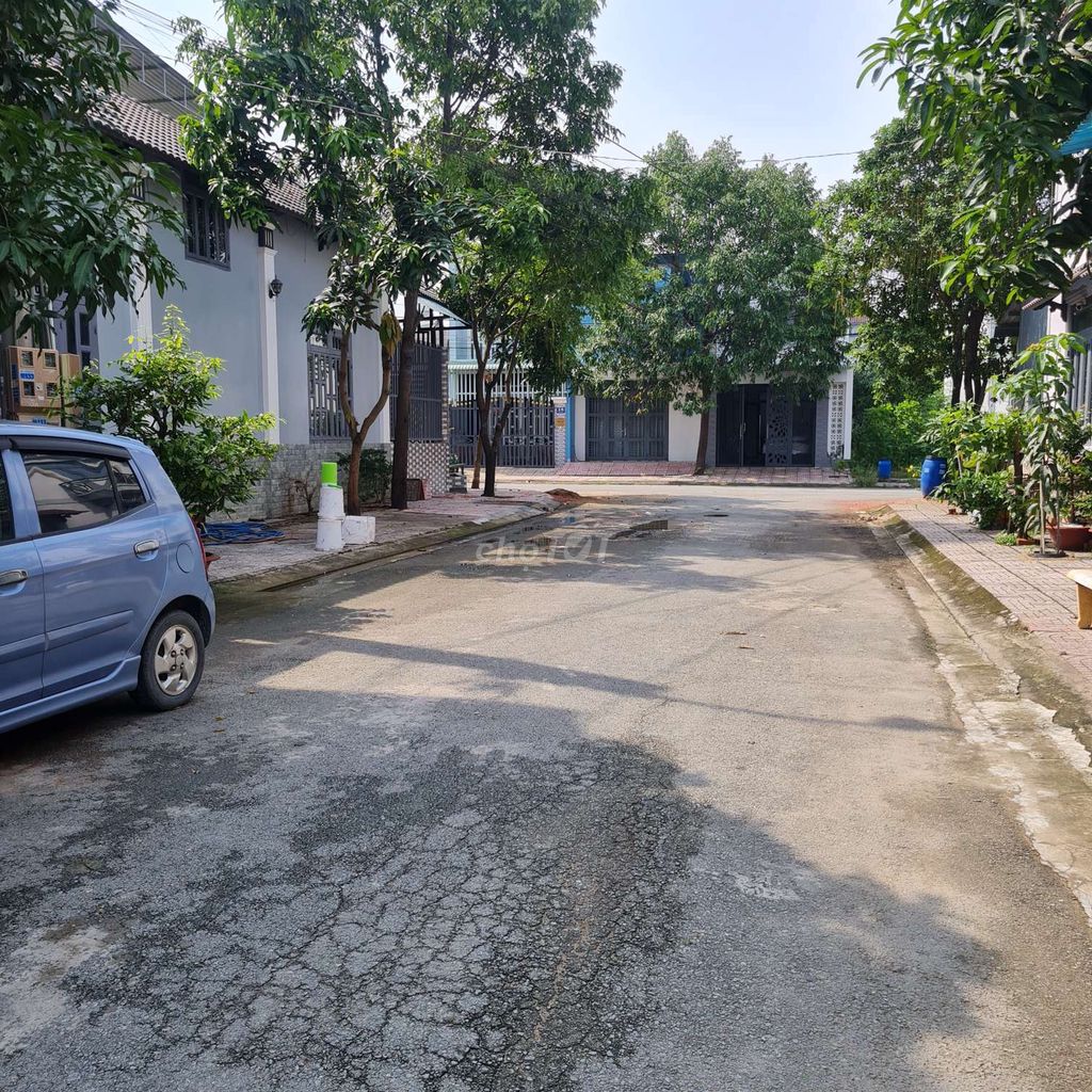 Bán lô đất D4 KDC LAVENDER CITY . 75m² gần nhà văn hóa ấp 4 .. Mua bán đất tại Huyện Vĩnh Cửu Đồng Nai được đăng bởi Ái Nhân hình 2