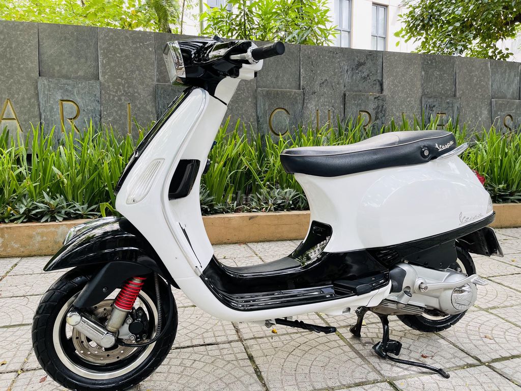 VESPA 125S TRẮNG ĐEN BIỂN 29 XE ĐẸP CHÍNH CHỦ. Mua bán Xe máy tại Quận Cầu Giấy Hà Nội được đăng bởi Lộc Phát hình 6