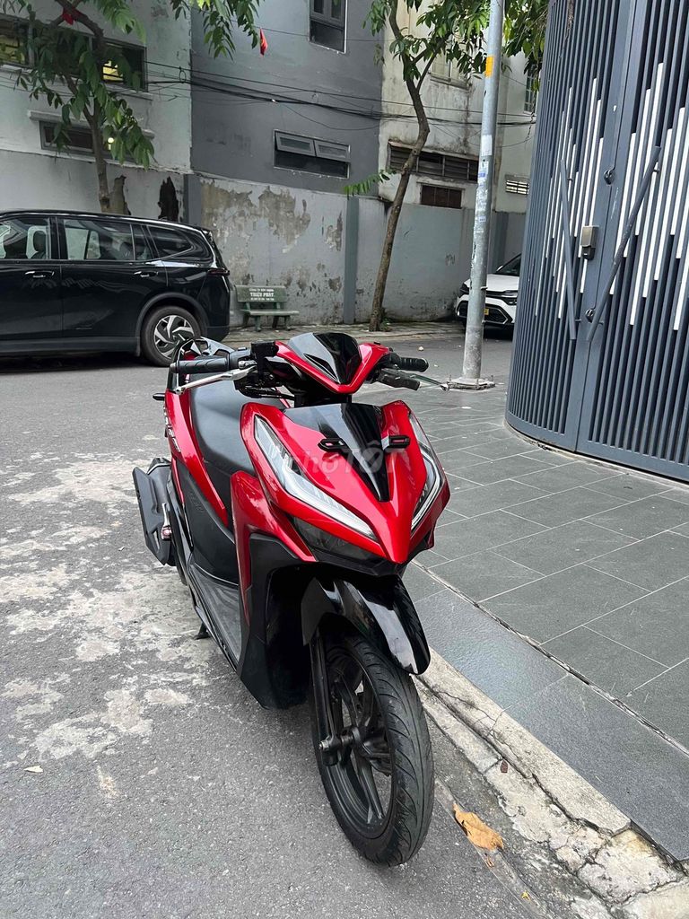 Honda Vario 2019 красный candy, скутер