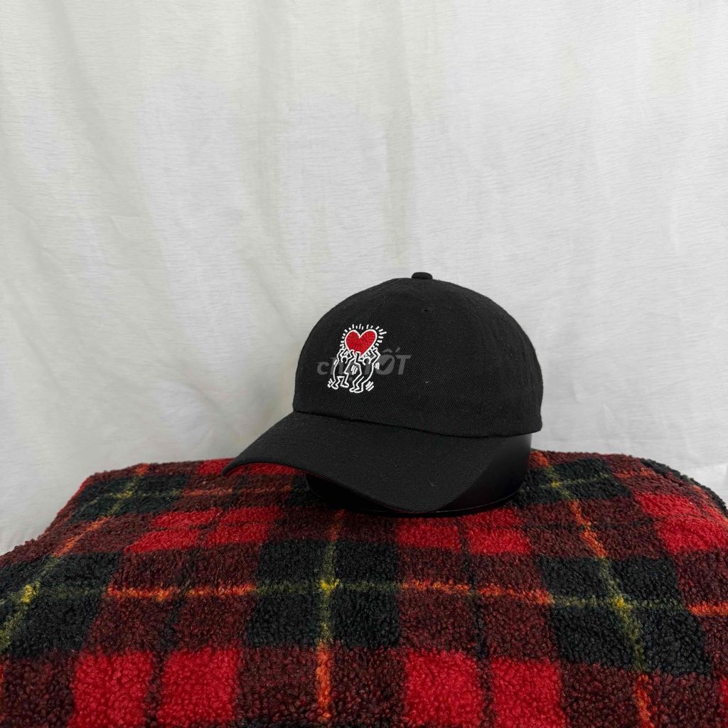 Mũ lưỡi trai K.Haring Cotton Đen. Mua bán Phụ kiện thời trang khác tại Quận Ngũ Hành Sơn Đà Nẵng được đăng bởi Bạch Lê Hoàng hình 1