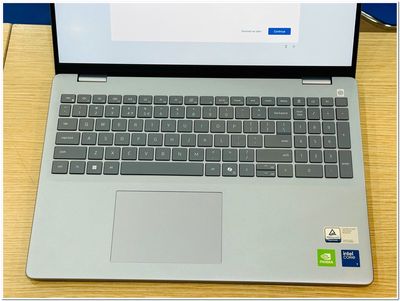 Em bán Laptop Dell Inspiron 16 5640 Core 7 150U. Mua bán Laptop tại Quận Đống Đa Hà Nội được đăng bởi Nguyễn Thu