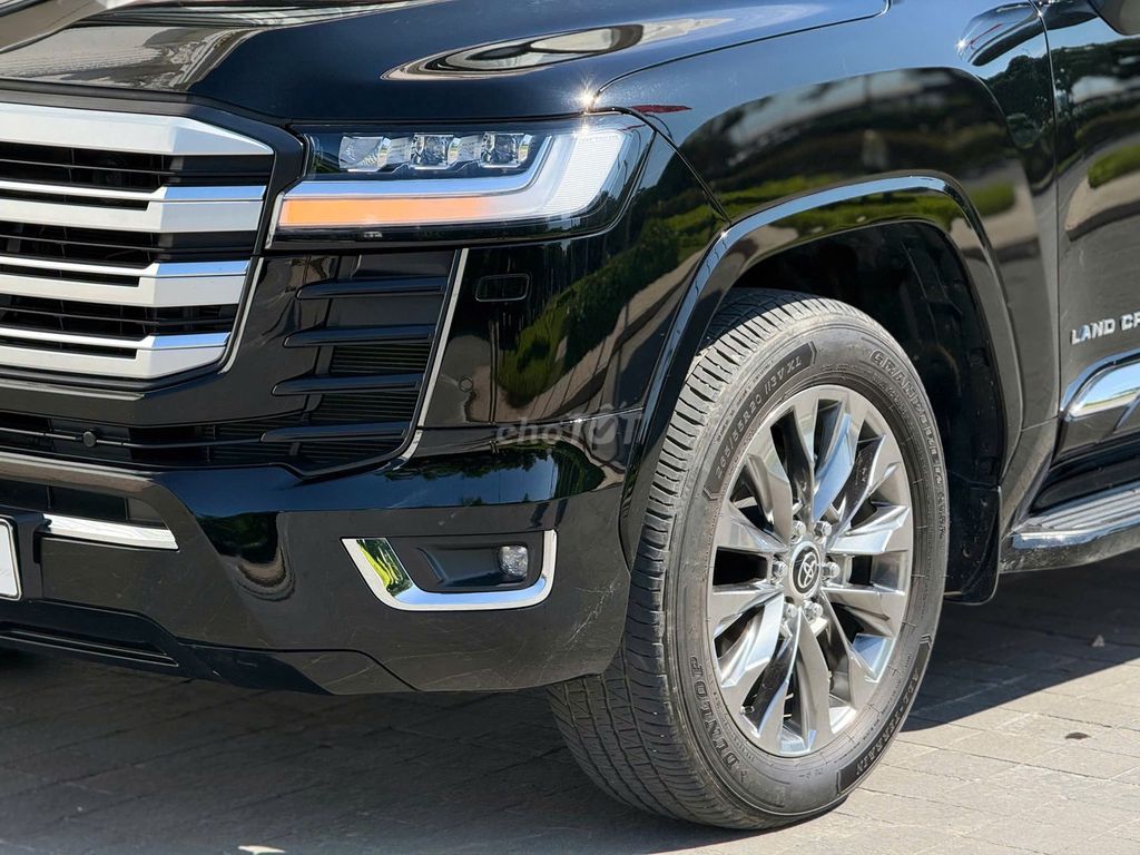 Toyota Land Cruiser 300 VXR V6 2023, Chất Như Mới. Mua bán Ô tô tại Quận Long Biên Hà Nội được đăng bởi Long Biên Cars hình 5