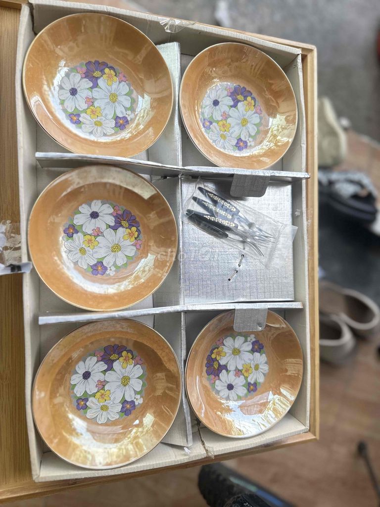 Dĩa gốm sứ Hoa Vàng đồng. Mua bán Dụng cụ nhà bếp tại Thành phố Biên Hòa Đồng Nai được đăng bởi đặng quang tuyến hình 1