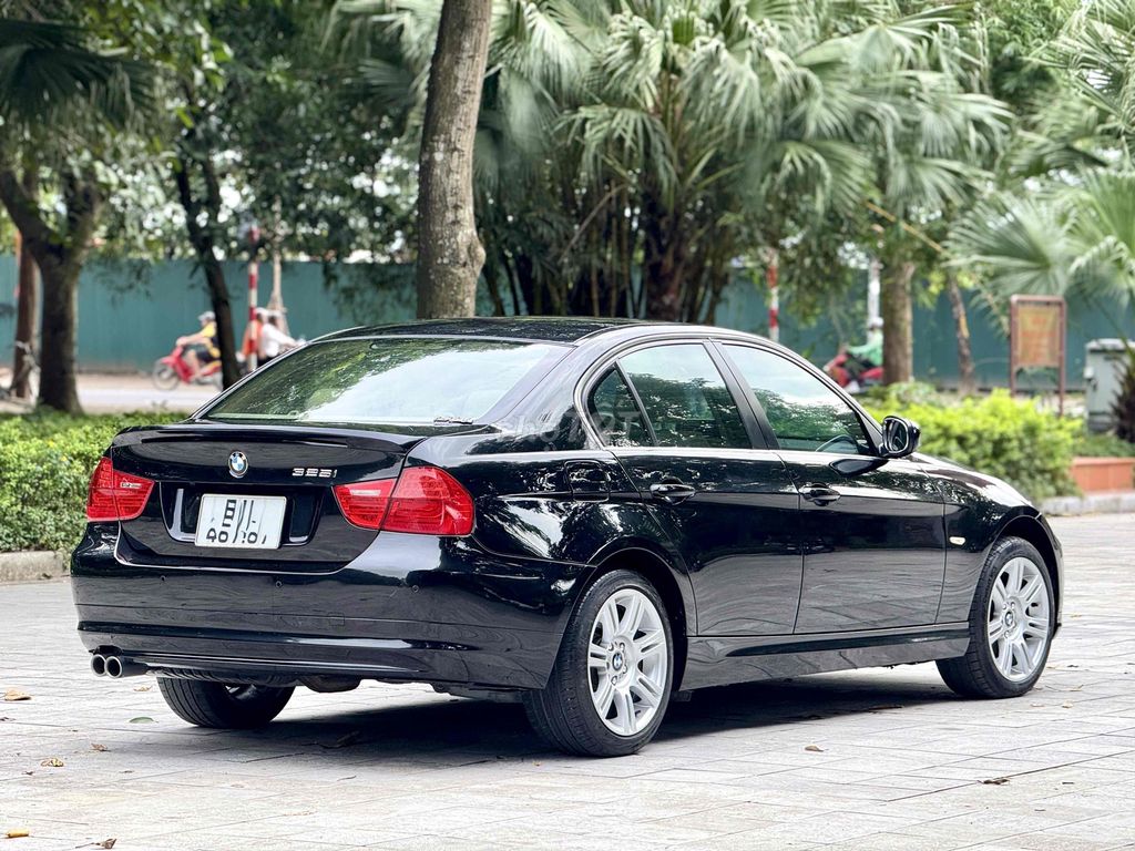 BMW 3 Series 325i 2010. Mua bán Ô tô tại Quận Long Biên Hà Nội được đăng bởi Tạ Dũng hình 6
