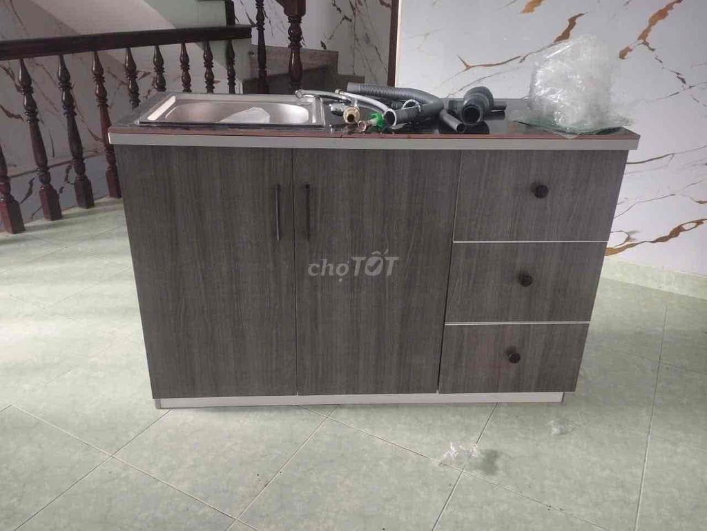 Tủ bếp gỗ xám 1m2 chưa sử dụng. Mua bán Tủ, kệ gia đình tại Quận Bình Tân Tp Hồ Chí Minh được đăng bởi Thy Thy hình 1