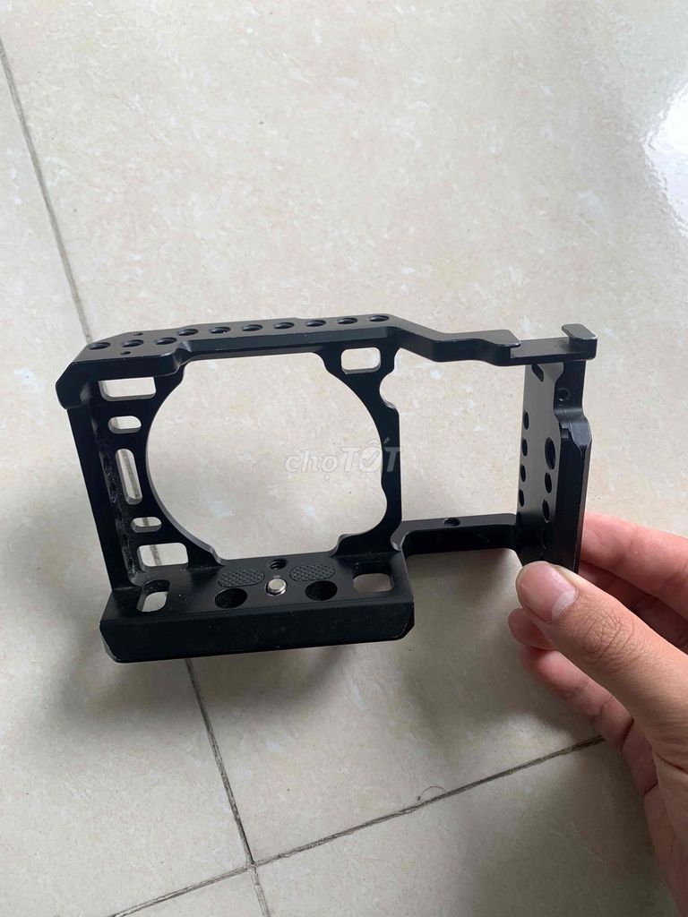Rig máy ảnh a6300 Đen Kim loại. Mua bán Máy ảnh, Máy quay tại Quận Hà Đông Hà Nội được đăng bởi Tiến Nguyễn Trung hình 1