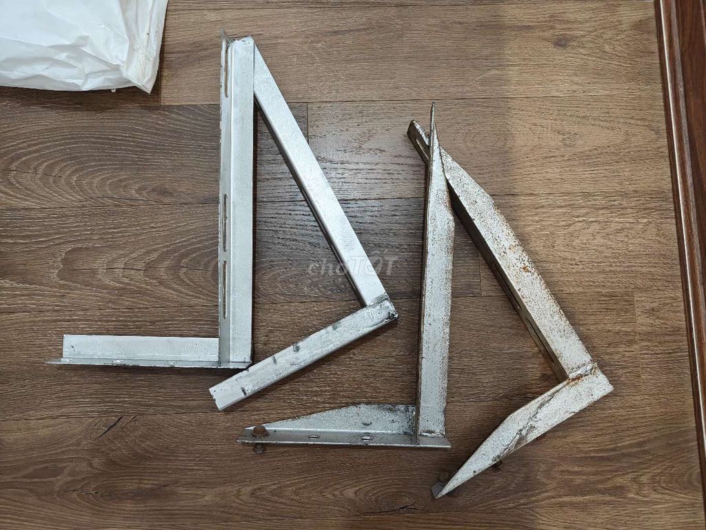 Giá treo cục nóng Sắt Mới. Mua bán Máy lạnh, điều hoà tại Quận Hoàng Mai Hà Nội được đăng bởi Lai Viet Hung hình 1