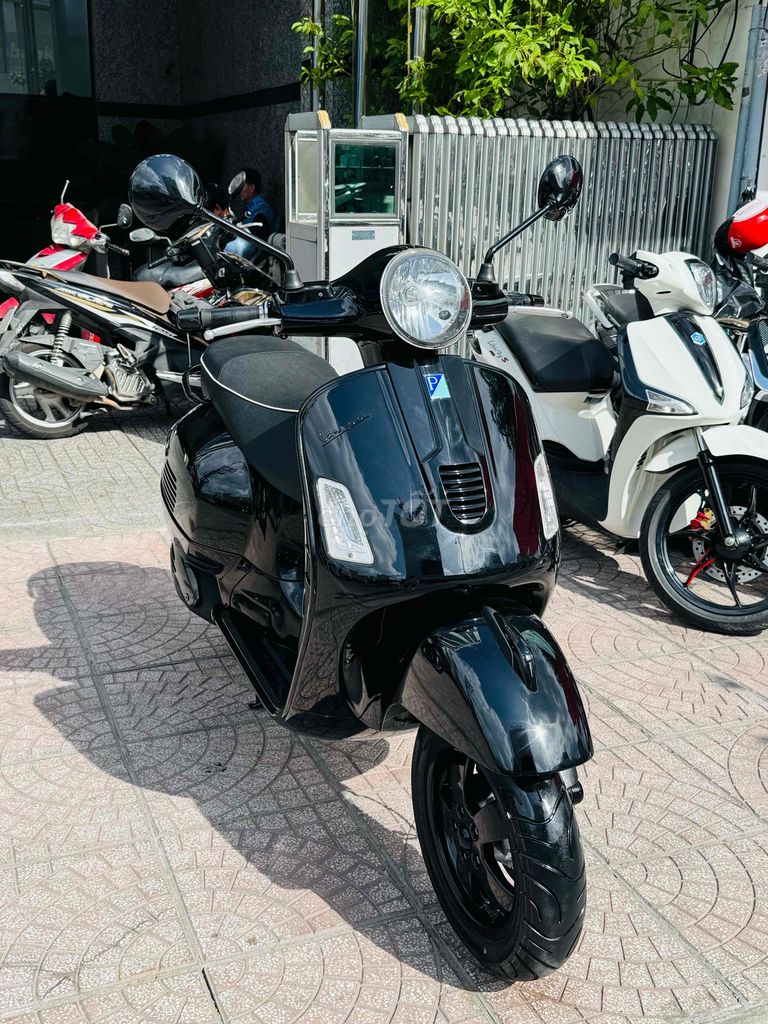 Vespa GTS 4val ie nhập thùng Ý nguyên chiếc hiếm. Mua bán Xe máy tại Quận Phú Nhuận Tp Hồ Chí Minh được đăng bởi VESPA Piaggio Quốc Vương  hình 2