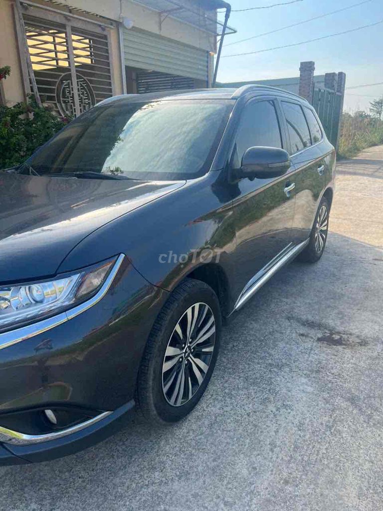 Mitsubishi Outlander 2023 2.0 CVT - 24000 km. Mua bán Ô tô tại Quận Ninh Kiều Cần Thơ được đăng bởi Trần quốc toàn hình 4