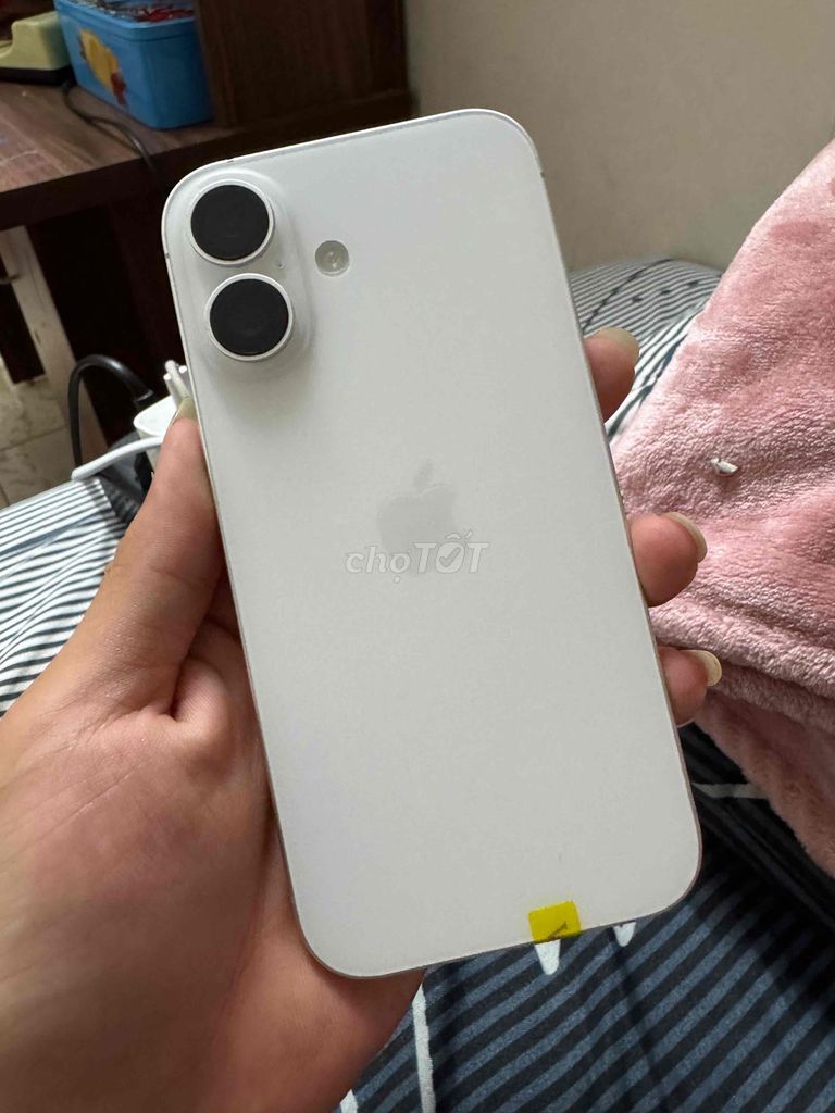 iPhone 16 128GB Trắng VN/A. Mua bán Điện thoại tại Quận Hà Đông Hà Nội được đăng bởi Nguyen gia bao hình 1