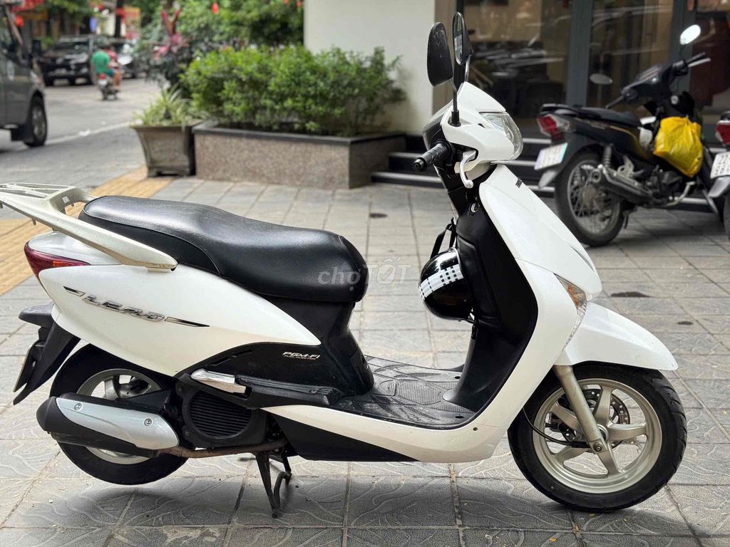 Honda Lead белая бензиновая 2012 оригинал последнего поколения