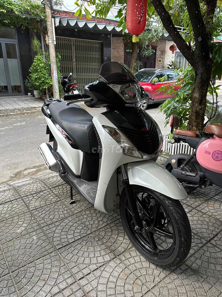 Honda SH 125 Việt-Ý 2010 Trắng. Mua bán Xe máy tại Quận Liên Chiểu Đà Nẵng được đăng bởi Thu Duyên hình 2