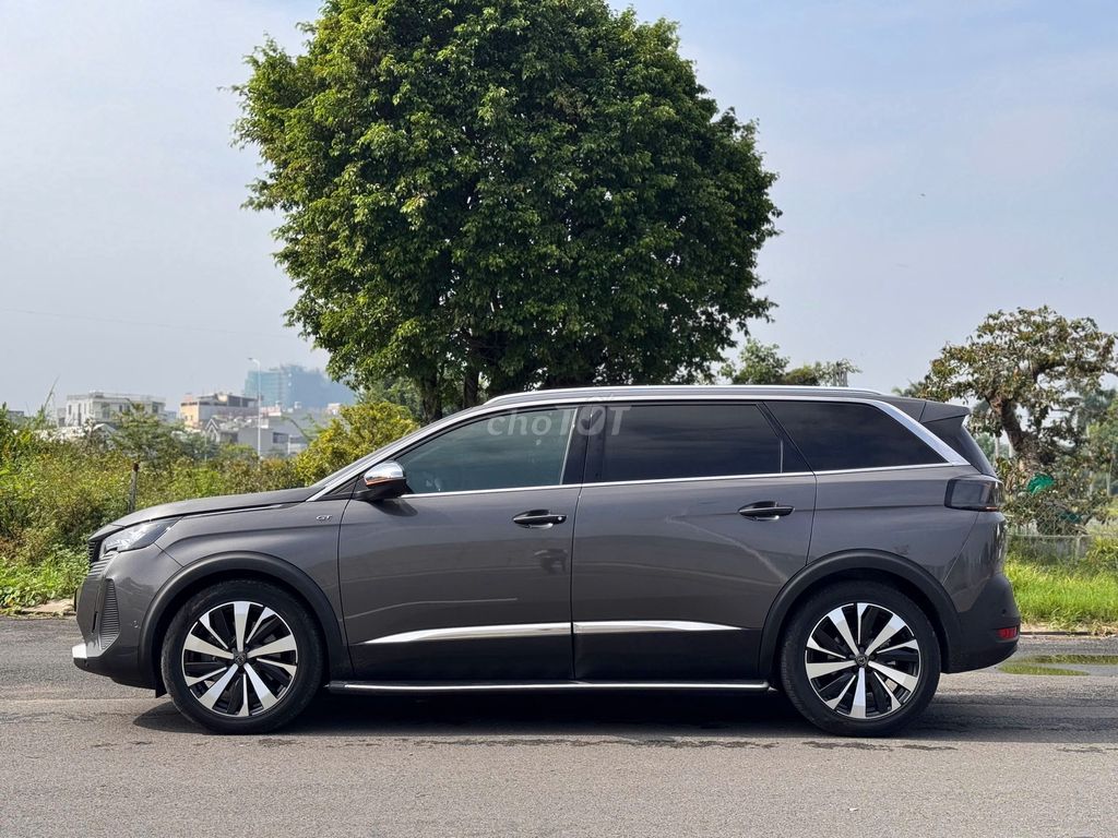Peugeot 5008 SUV 7 мест, серый