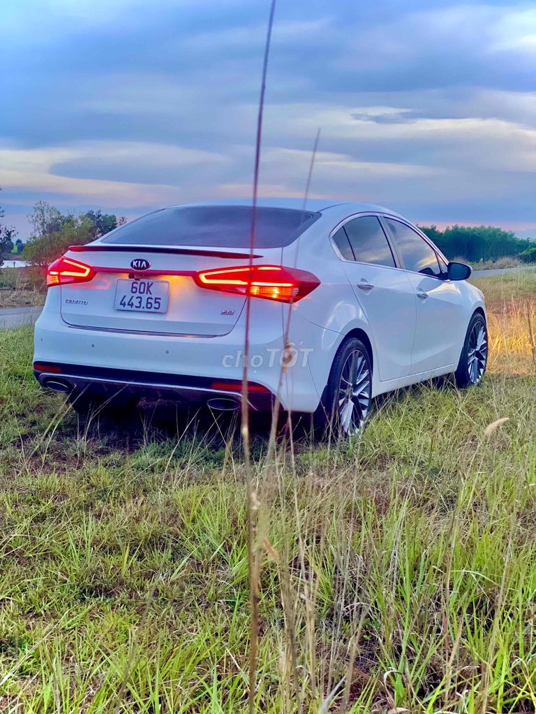 Kia Cerato 2.0 AT phiên bản cao cấp nhất Premium. Mua bán Ô tô tại Thành phố Biên Hòa Đồng Nai được đăng bởi CH xe máy Trần Na Na hình 1