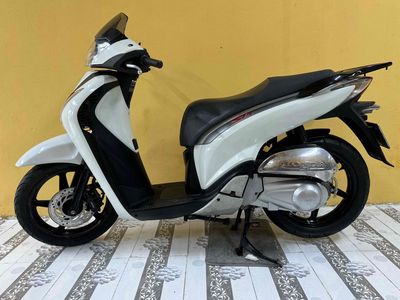Honda SH 125 2011 Trắng. Mua bán Xe máy tại Quận Sơn Trà Đà Nẵng được đăng bởi Minh Dũng bán trả góp 136 vân đồn 