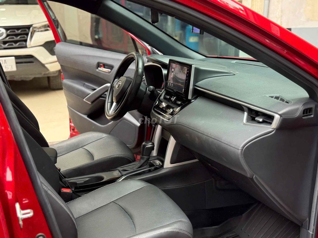 Toyota Corolla Cross màu đỏ 2020 1.8V - 26000 km. Mua bán Ô tô tại Quận Bình Thạnh Tp Hồ Chí Minh được đăng bởi Đại lý chính hãng xe qua sử dụng Toyota Sài Gòn hình 4