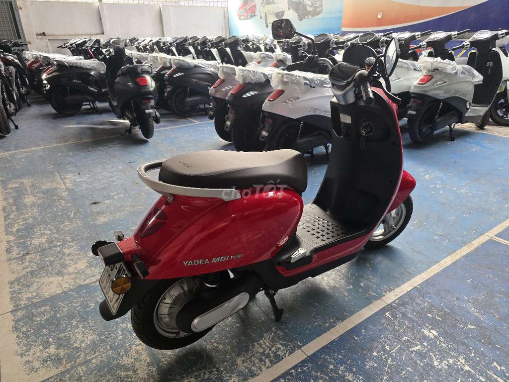 Электроскутер Yadea M6i, красный, пробег 1000 км