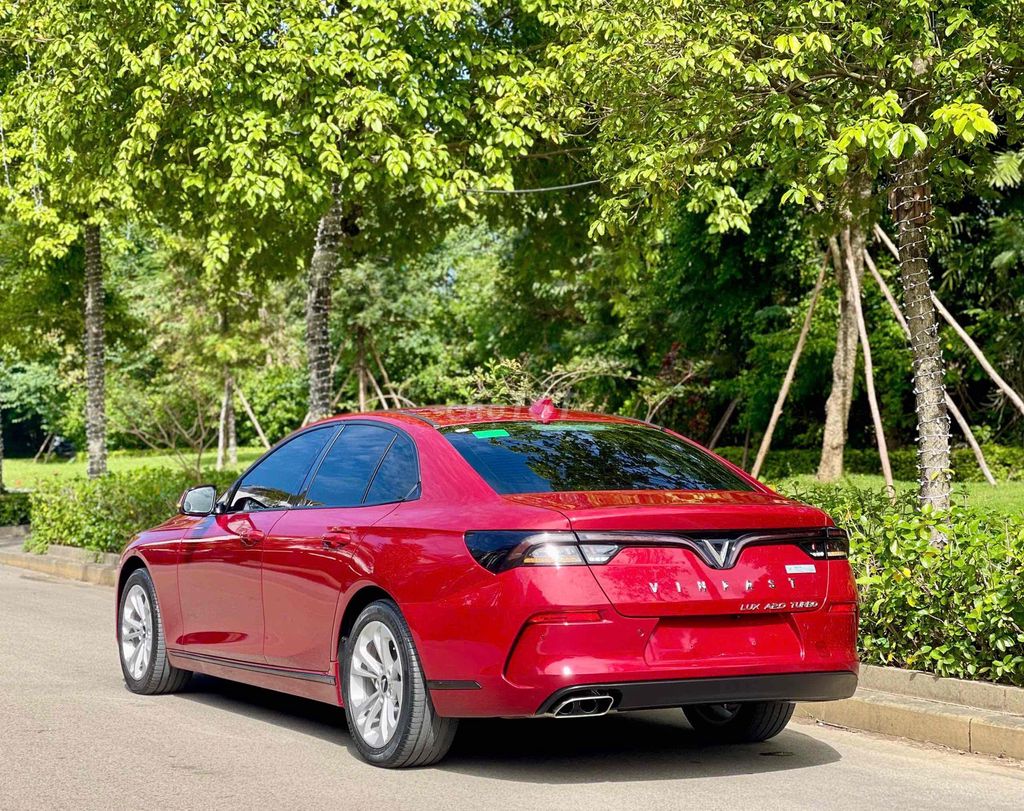 vinfast lux A 2.0 2022 đỏ tươi đẹp xuất sắc. Mua bán Ô tô tại Quận Long Biên Hà Nội được đăng bởi Hoàng Thanh auto hình 1