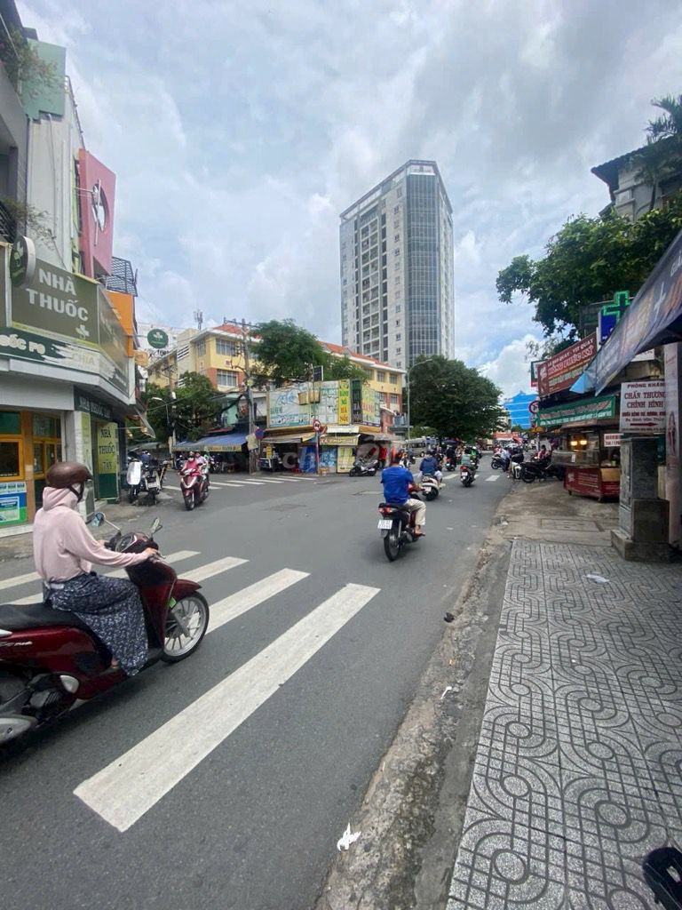 Bán nhà Nở Hậu MẶT TIỀN Nguyễn Văn Đậu PN, ngang Thênh Thang, 5.9 tỷ