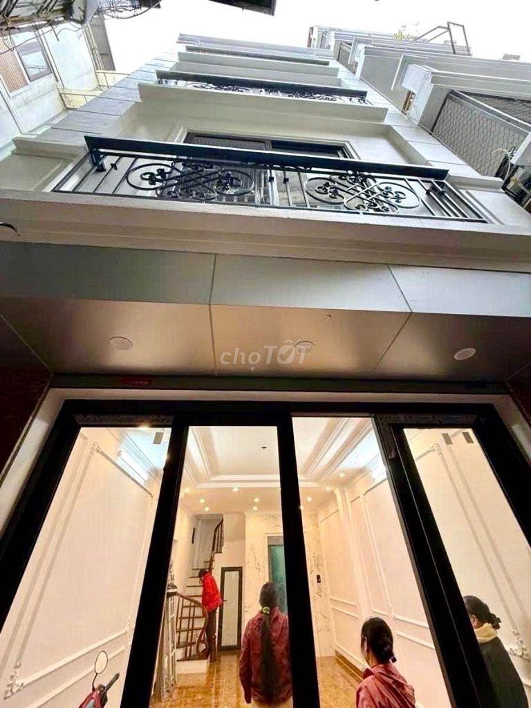 Продается дом площадью 40 м², 6 этажей с лифтом, 3 просторных угловых участка, город Тханьмин - Ван Миеу