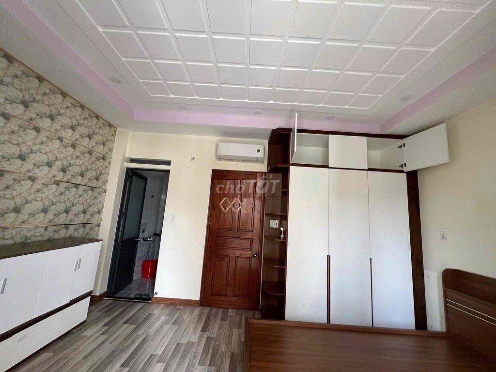 Cho thuê nhà 3 lầu Fullnt đường huỳnh tấn phát Quận 7