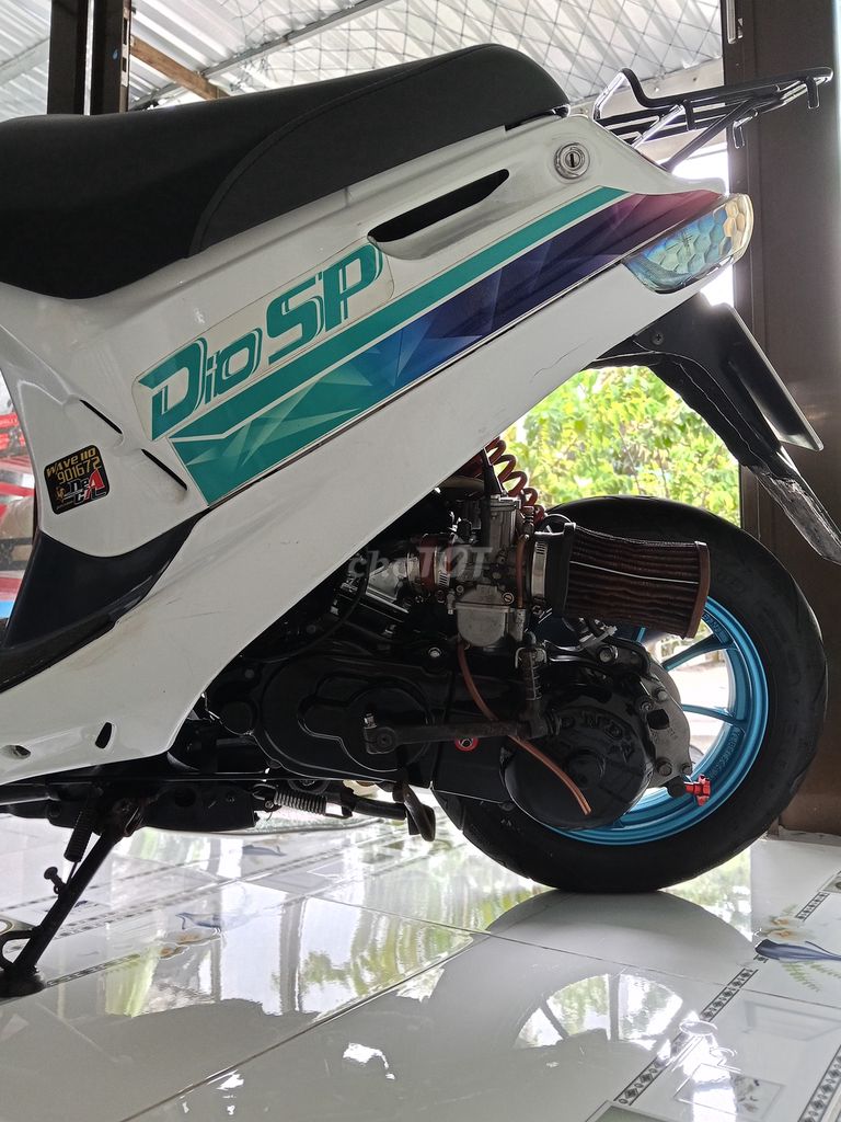 Xe máy Honda Dio 49cc màu trắng. Mua bán Xe máy tại Huyện Hòn Đất Kiên Giang được đăng bởi Hoang giang hình 4