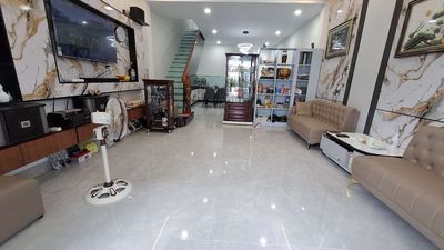 Chủ Việt Kiều bán nhà mới để lại toàn bộ nội thất, gần chợ Cũ Mỹ Tho 