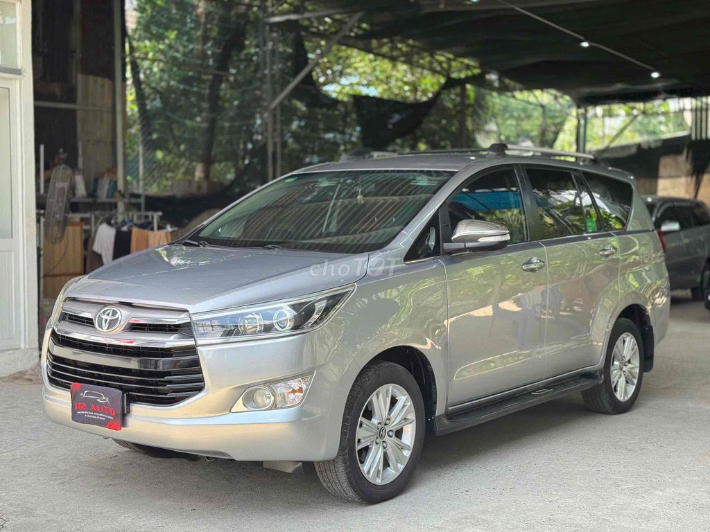 Toyota Innova комплектация 2.0V премиум