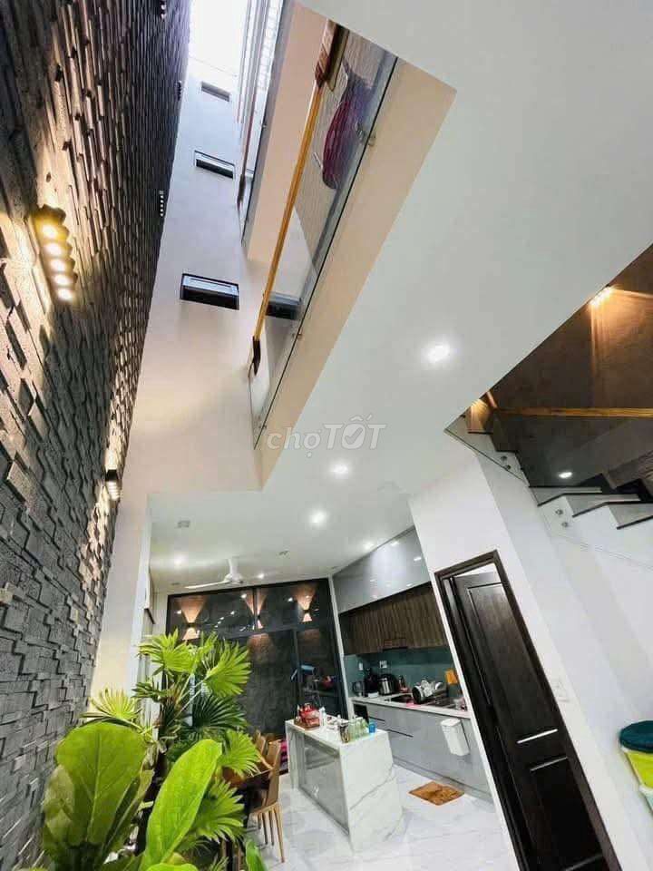 Bán nhà đường Hoàng Hoa Thám gần biển bãi sau